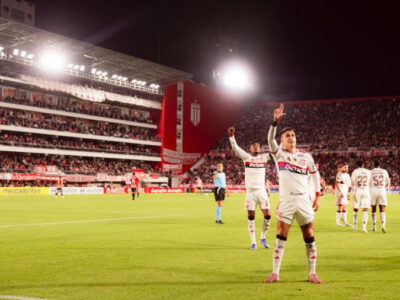 Arrascaeta fratura clavícula em empate do Flamengo