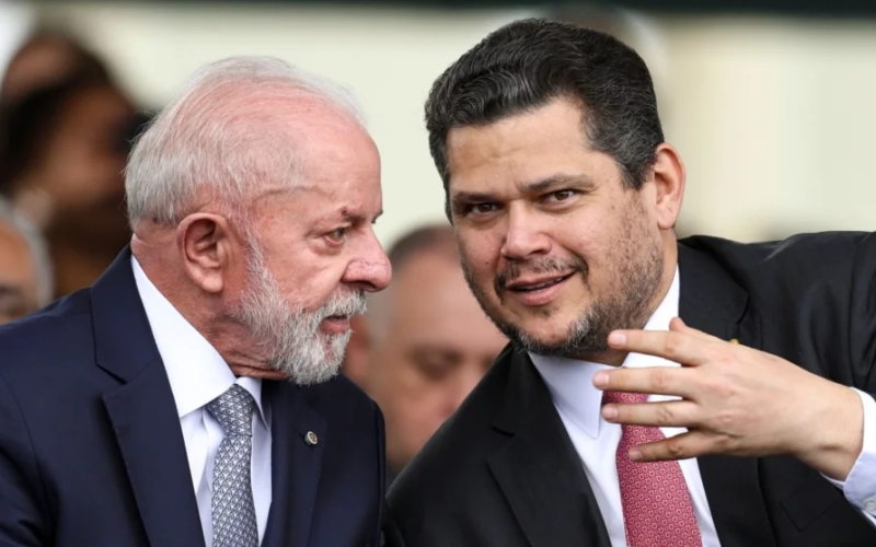 Alcolumbre busca Lula para reatar após derrota de Messias