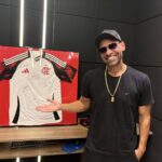 Camisa do Flamengo rifada para ajudar Dona Rosi