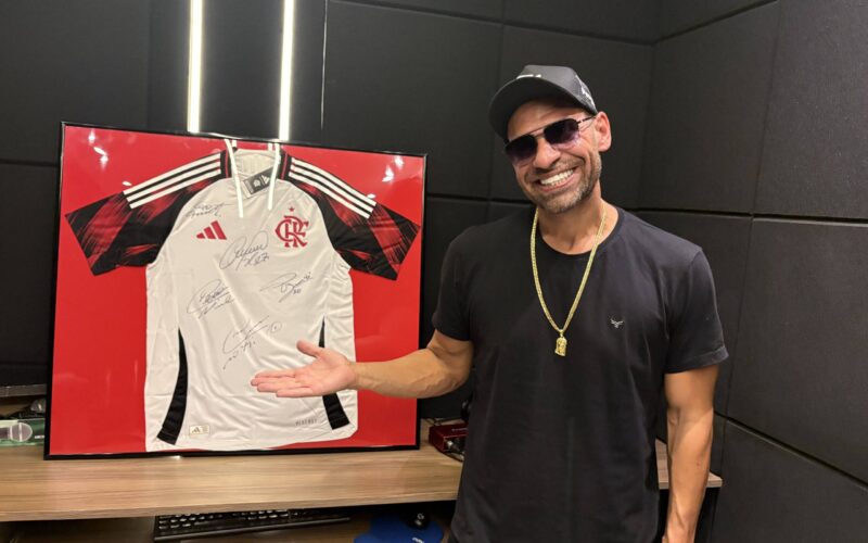 Camisa do Flamengo rifada para ajudar Dona Rosi