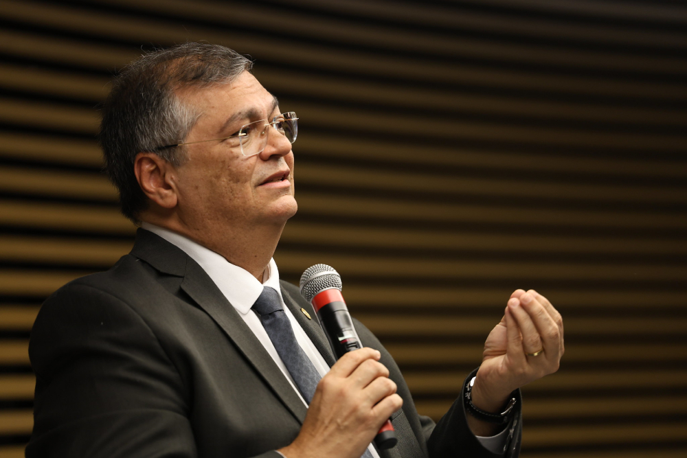 Dino critica autocontenção e defende STF: 'Não somos inimigos