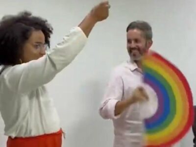 Grass aprende a bater leque em campanha no DF