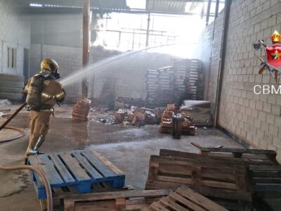 Incêndio em galpão em Ceilândia termina sem vítimas