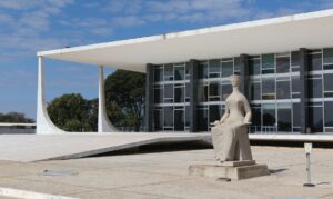 STF valida redução de penas do 8/1 e reforça combate