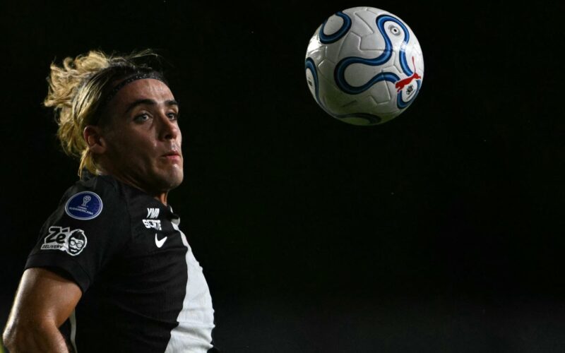 Vasco sofre goleada em casa e torcida protesta contra Renato