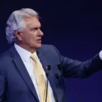Caiado compara Lulinha a Flávio Bolsonaro: 'O rei protege o príncipe