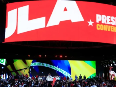 Vermelho, onças e chapéus marcam convenção de Lula em SP