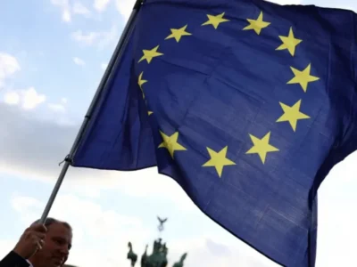 UE enfrenta crise migratória e pressão da ultradireita