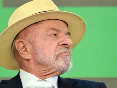 Lula usa chapéu pela 1ª vez em foto de urna; entenda